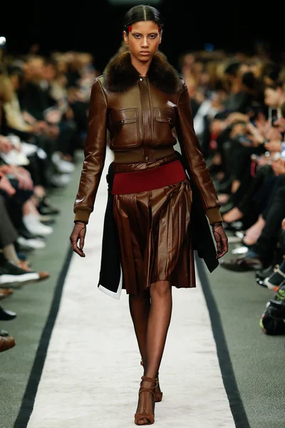 Look 25